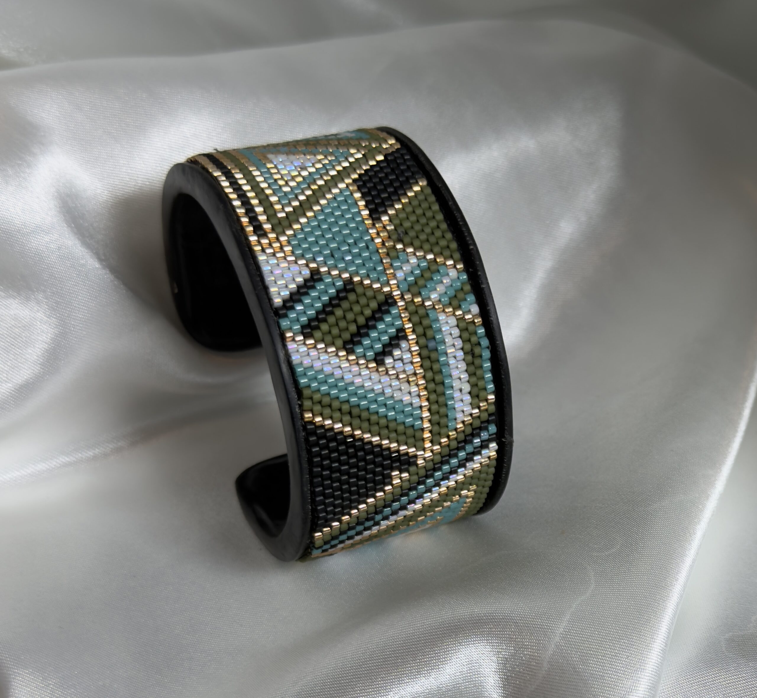 Turquoise Canyon Beaded Cuff Bracelet – Handwoven Peyote Stitch (Pattern by Lutita)